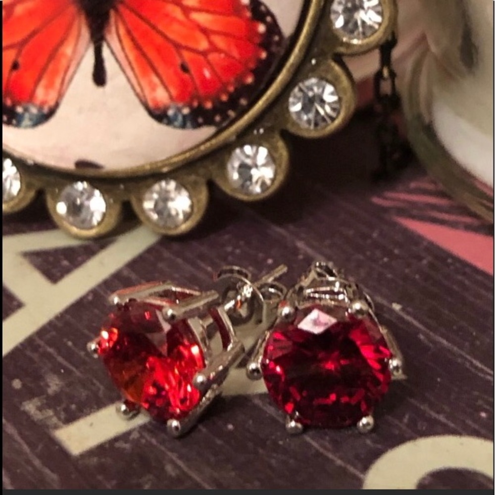Christmas 🎄 2Ct eaCZ 8MM Ruby 925 St Silver Studs - Picture 3 of 3